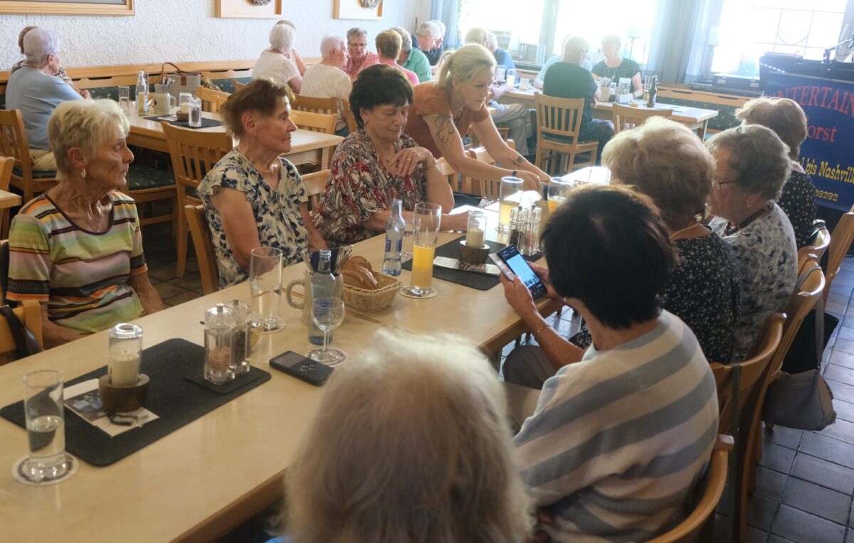 AWO-Senioren feiern ausgelassene Vorkirchweih in Floß