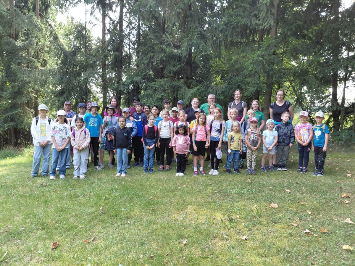 Abenteuer Findlingsweg: Ferienspaß für Kinder in Floß