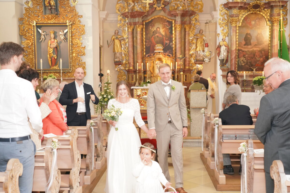 Julia Beyerlein und Felix Schwab geben sich das Ja-Wort