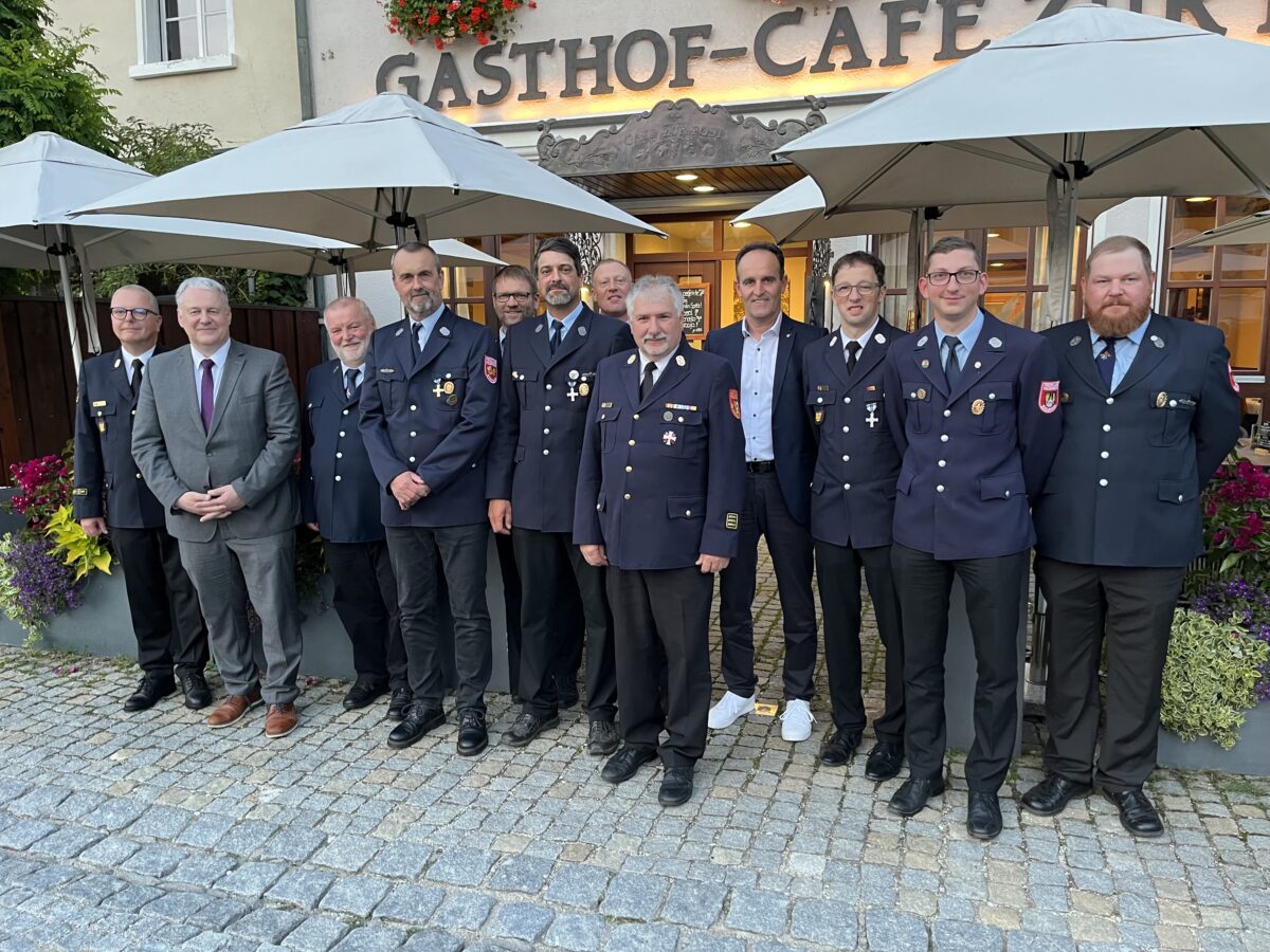 Ehrenzeichen für jahrzehntelange Feuerwehrdienste verliehen