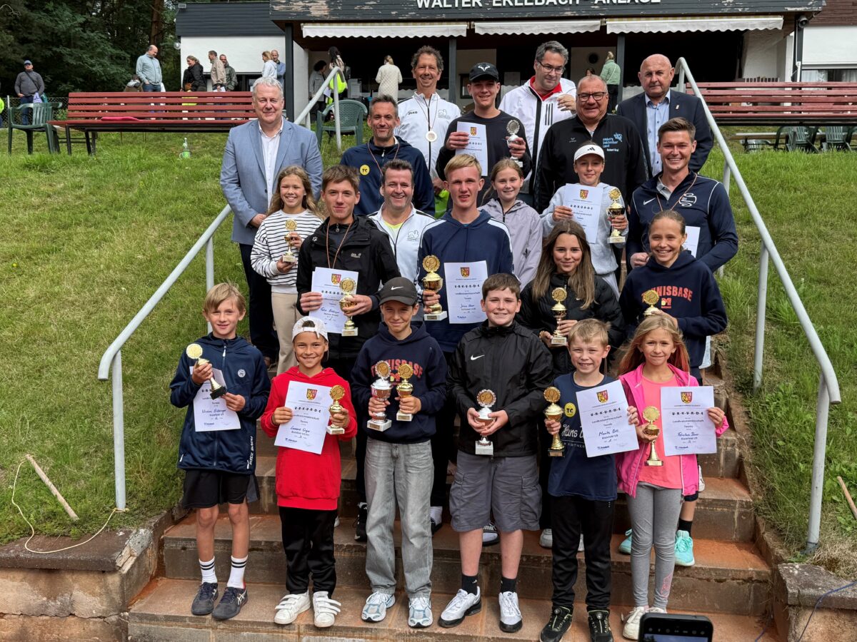 Erfolgreiches Jubiläum trotz Regen: Tennis in Hahnbach