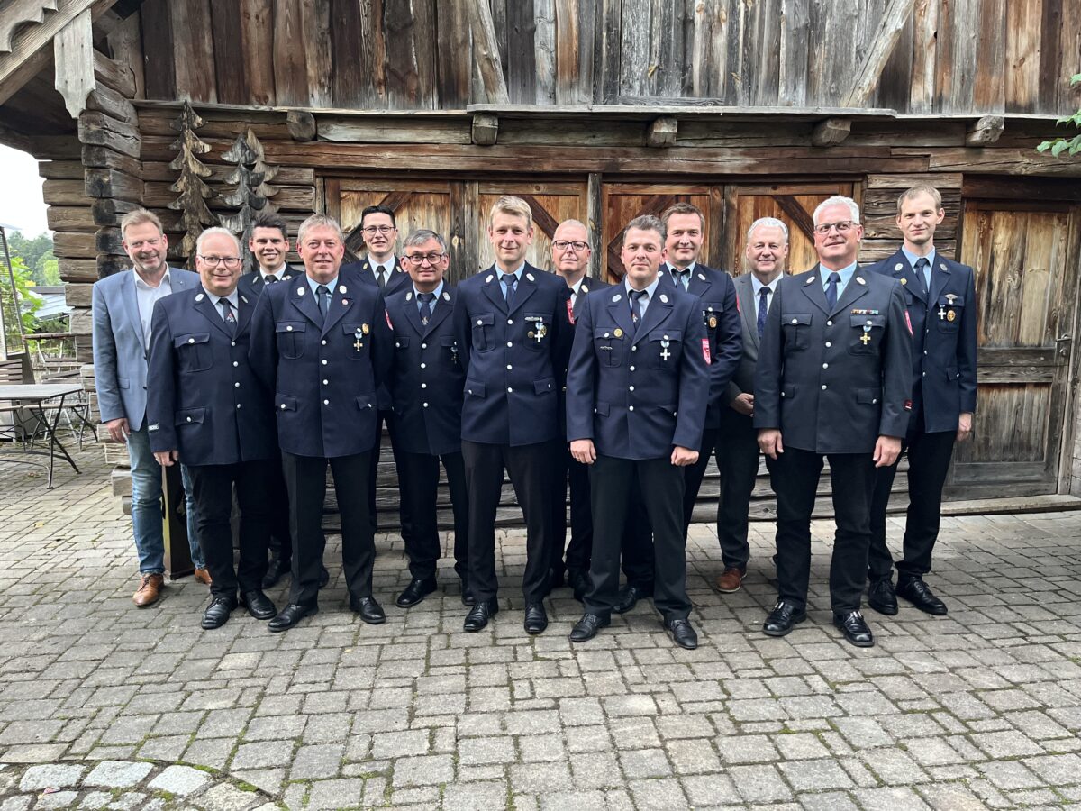 Feierliche Ehrung für langjährige Feuerwehrmitglieder