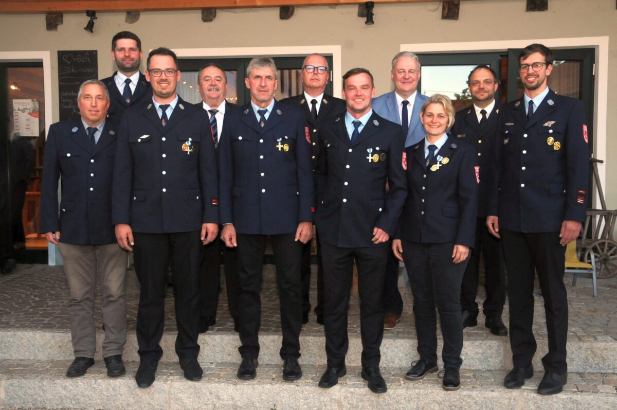 Feuerwehr Atzmannsricht: Ehrenabzeichen für sieben Aktive