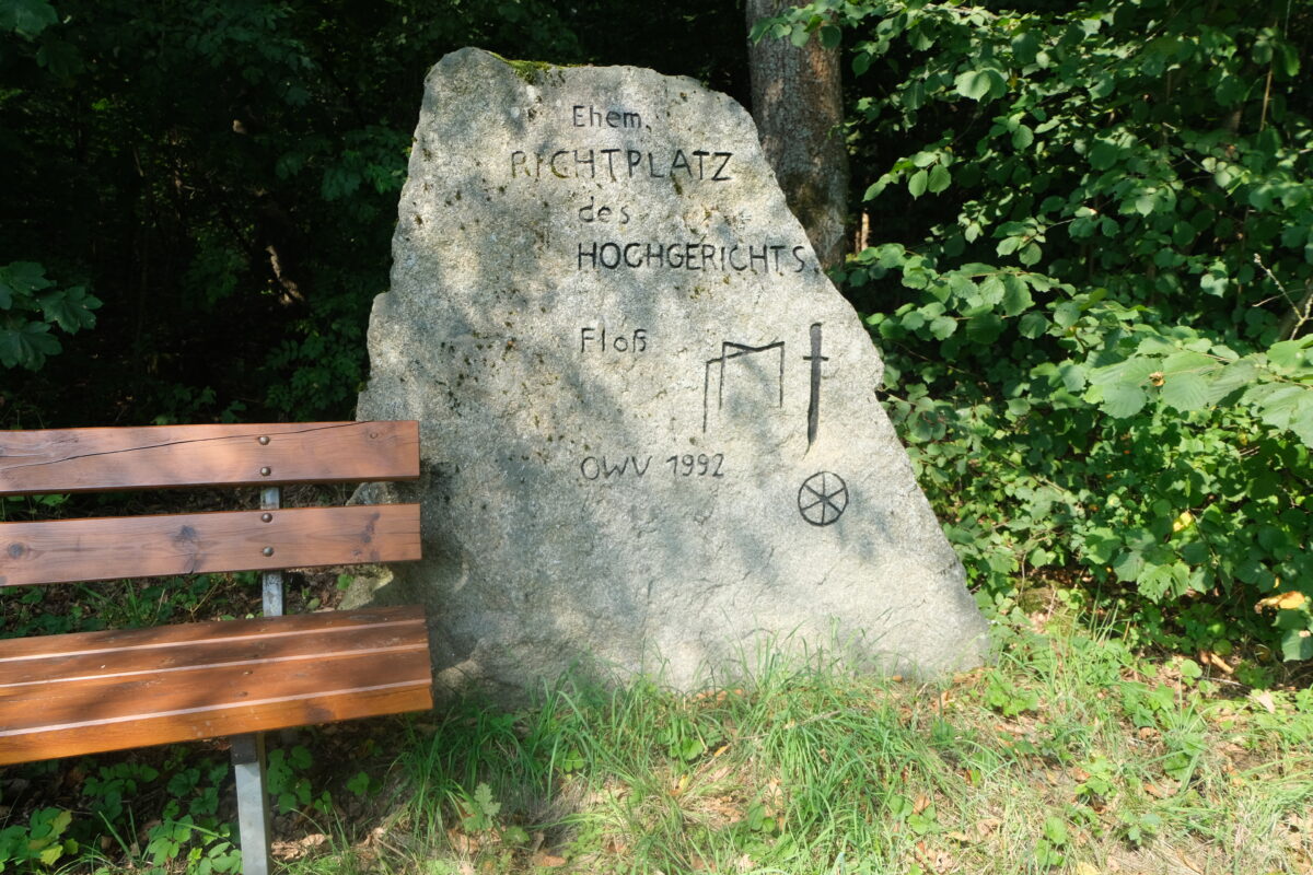 Gedenkstein Gericht Galgen 1.JPG