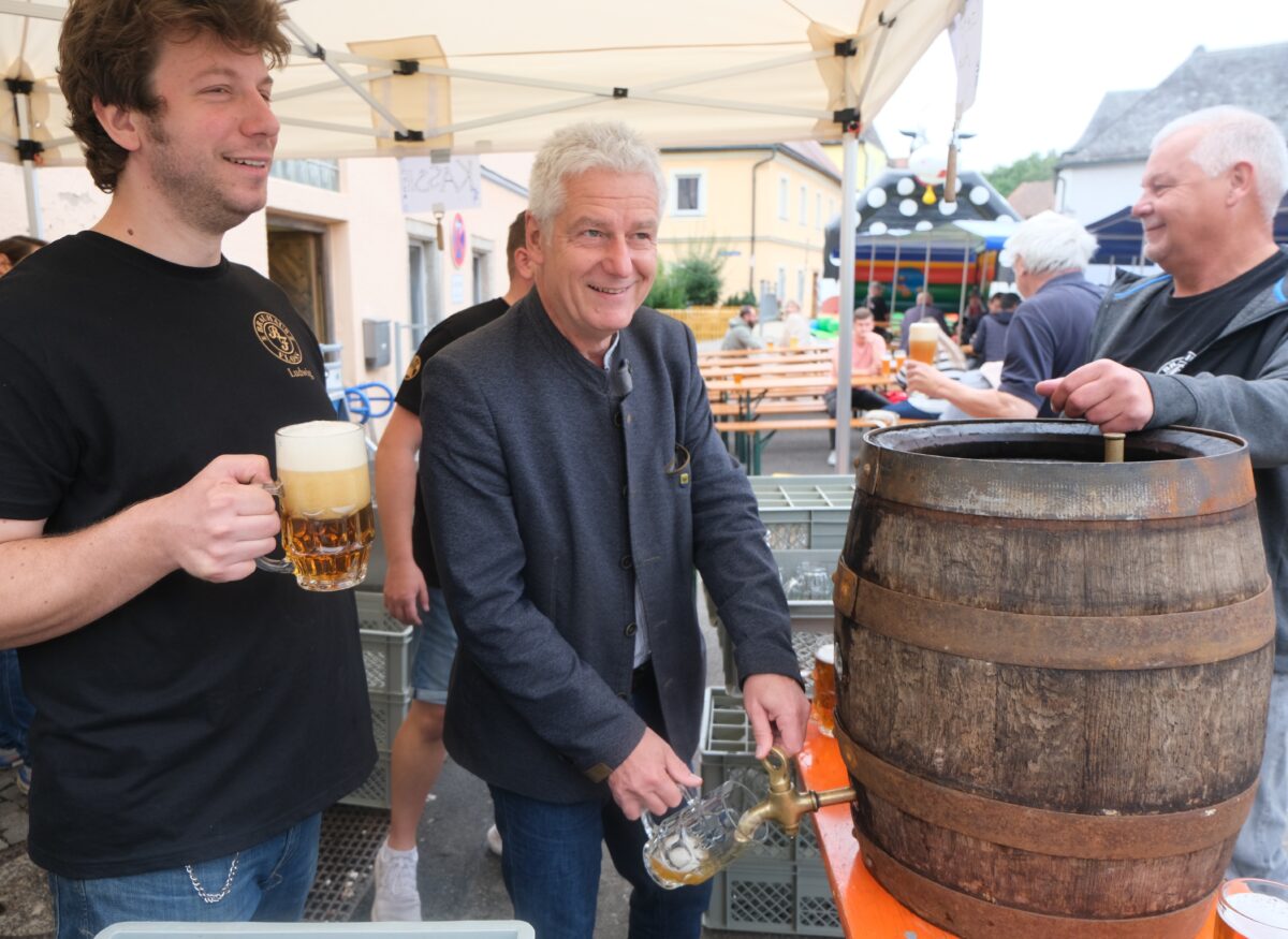 Floß feiert das 4. Brauereifest mit großer Freude