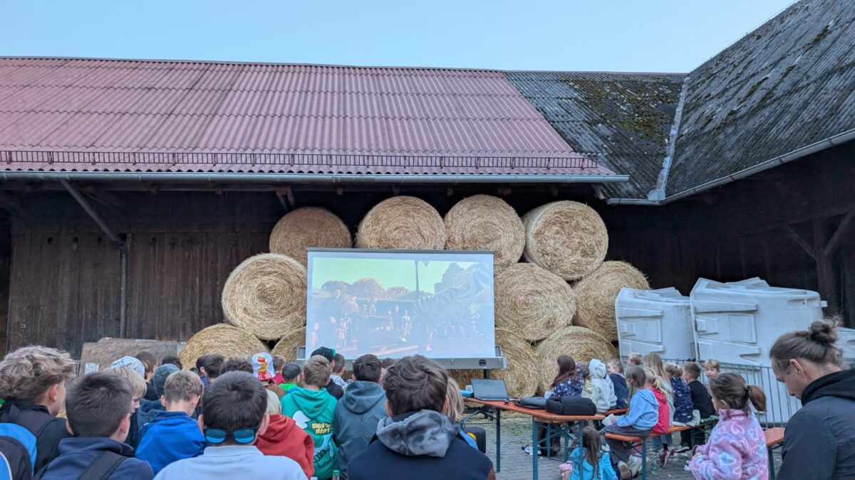 Freiluftkino in Pirk begeistert Kinder und Eltern
