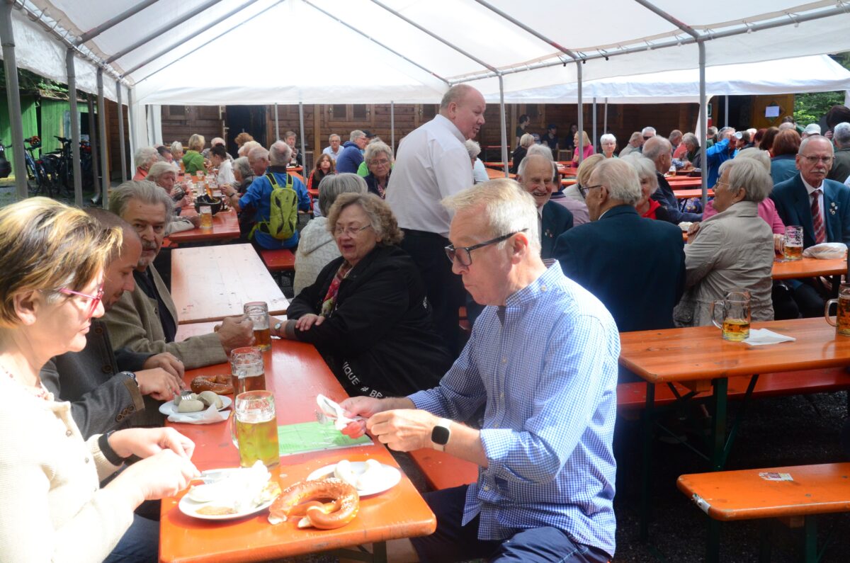 Oberpfälzer Waldverein feiert Turmfest auf dem Fischerberg