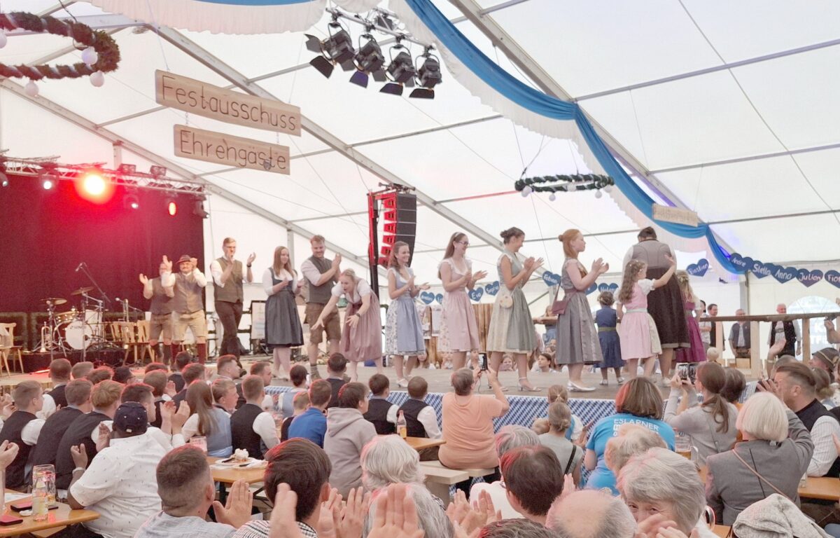 Eslarn feiert mit Gstanzln von "Erdäpflkraut", Musik und ModeSHOW