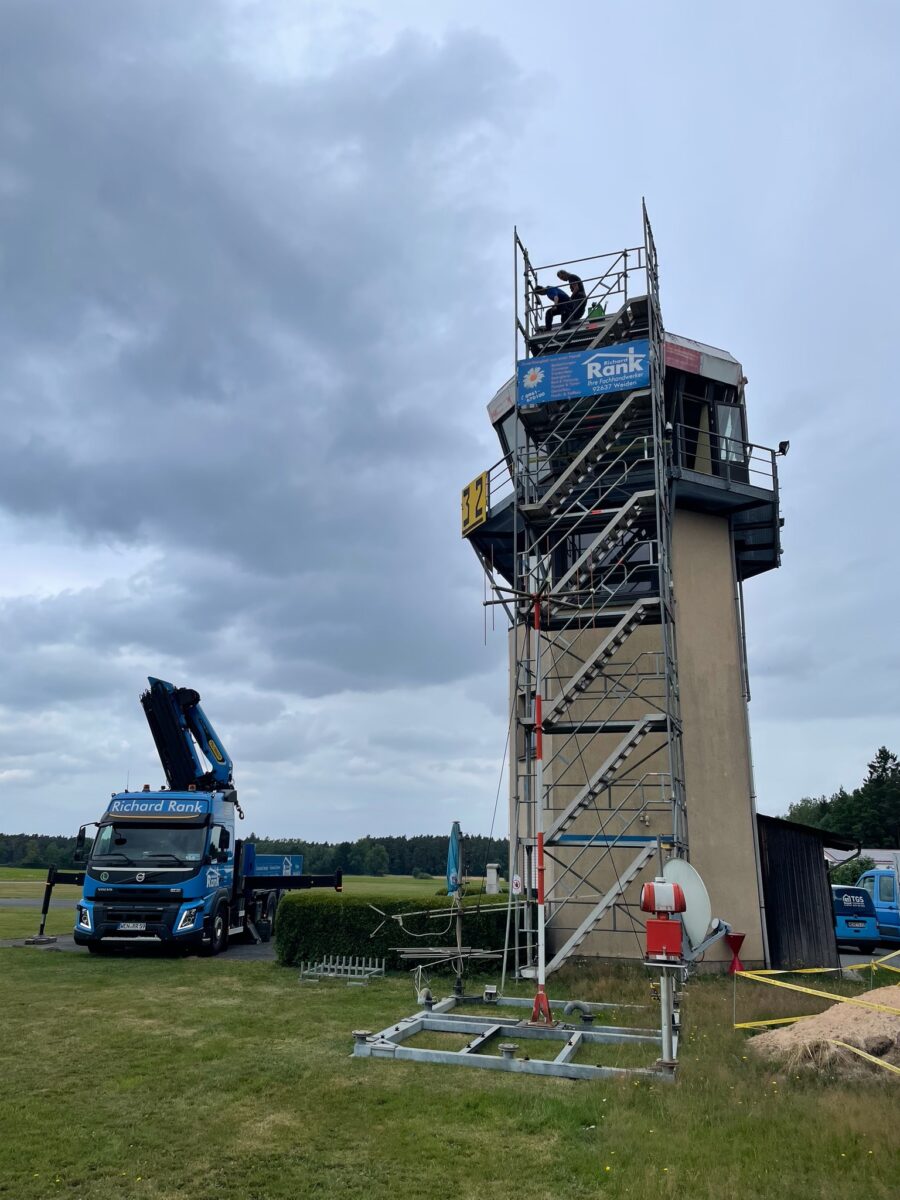 Flugplatz Latsch: Neuer Start zur Herabstufung - Tower überraschend renoviert