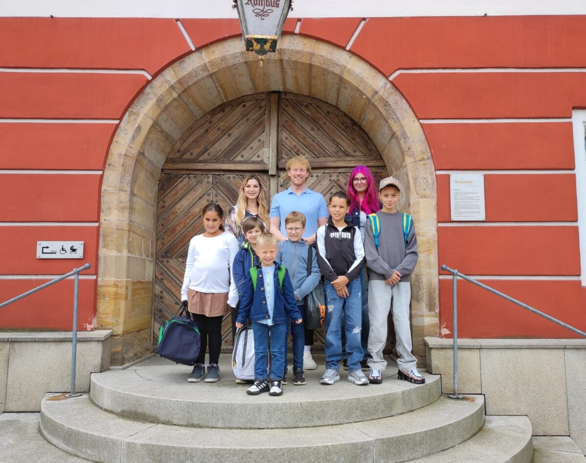 Kinderfest in Burglengenfeld: Fröhliche Sieger beim Büchsenwerfen