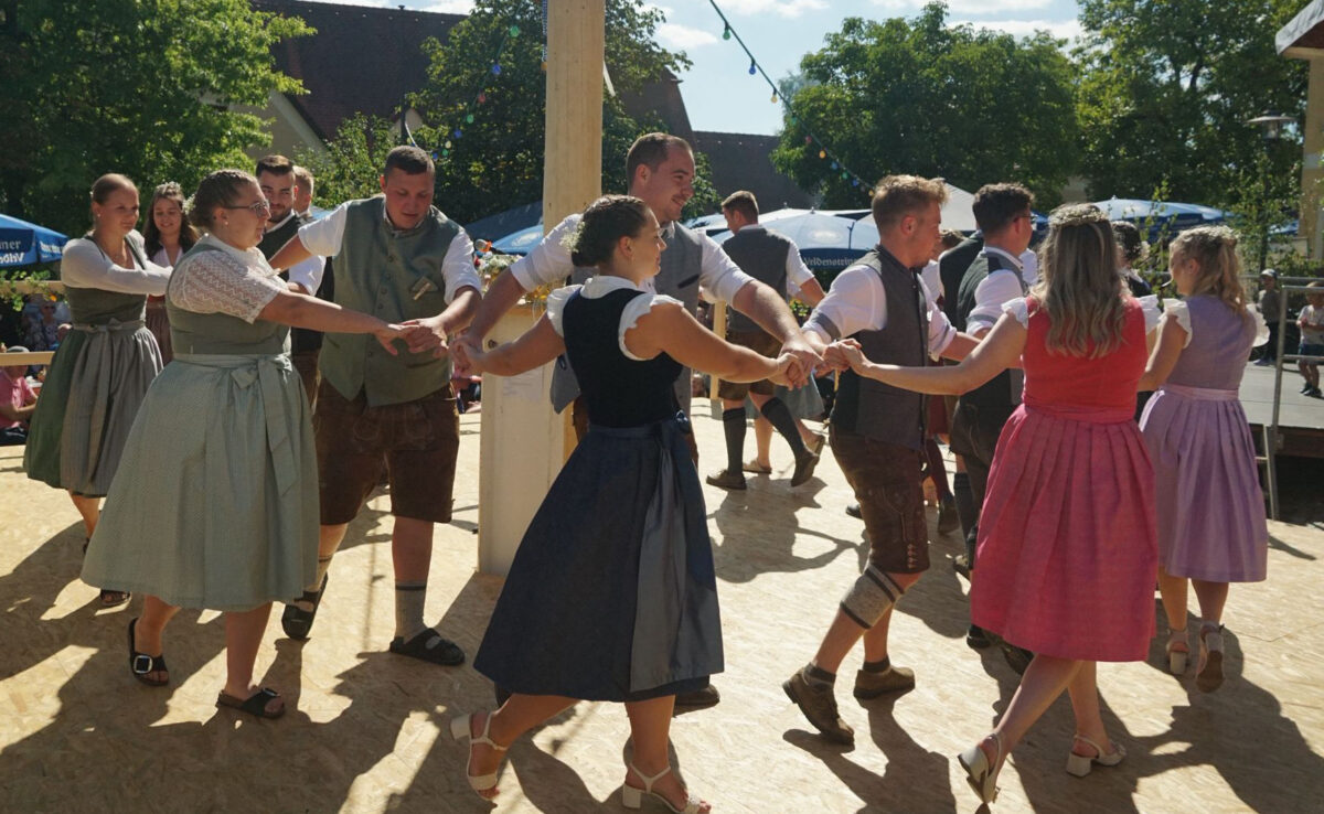 Kirwa im Dumba in voller Pracht gefeiert – neues Oberkirwapaar gekrönt