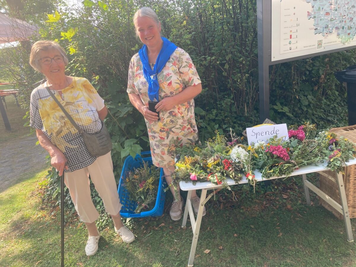 Kräutersegen auf Burg feiert Tradition und Abschied