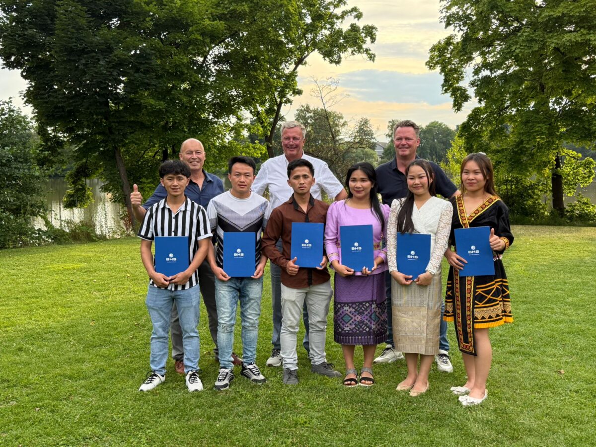 Laotische Azubis erfolgreich bei BHS in Weiherhammer