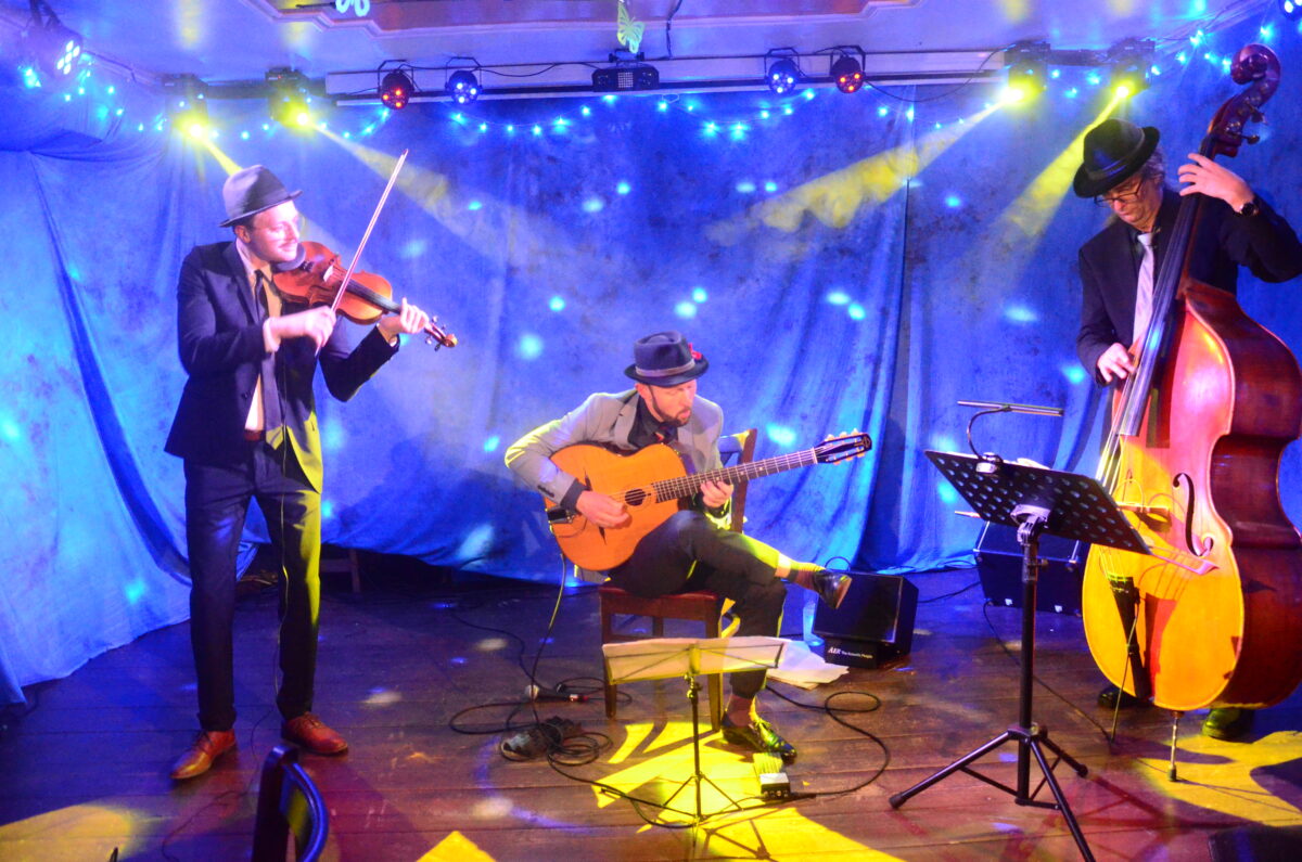 Livestage im Parapluie: Weltmusik mit dem Orchestra Grandessa