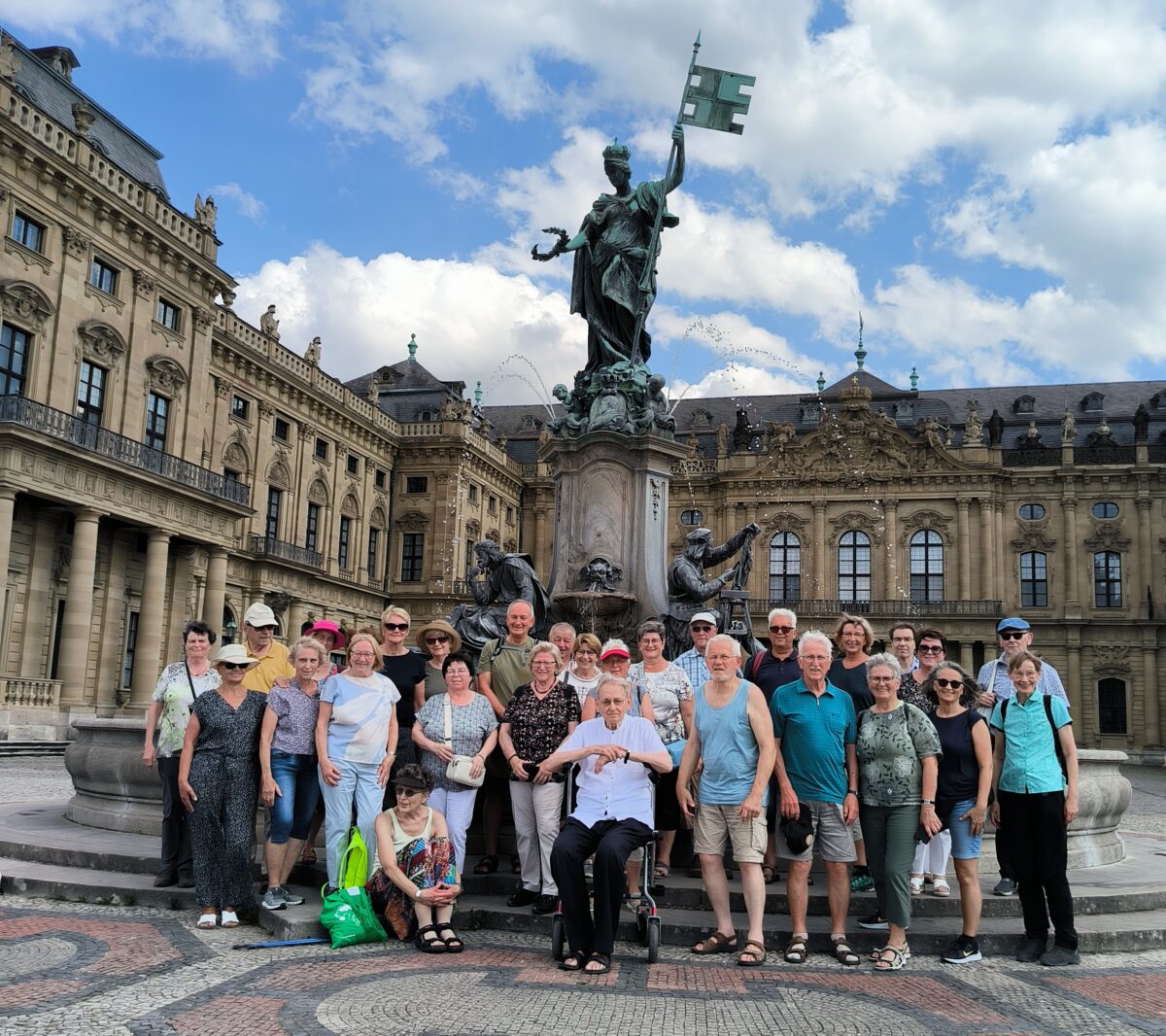 Pater Leo Beck führt Flosser Pilgergruppe