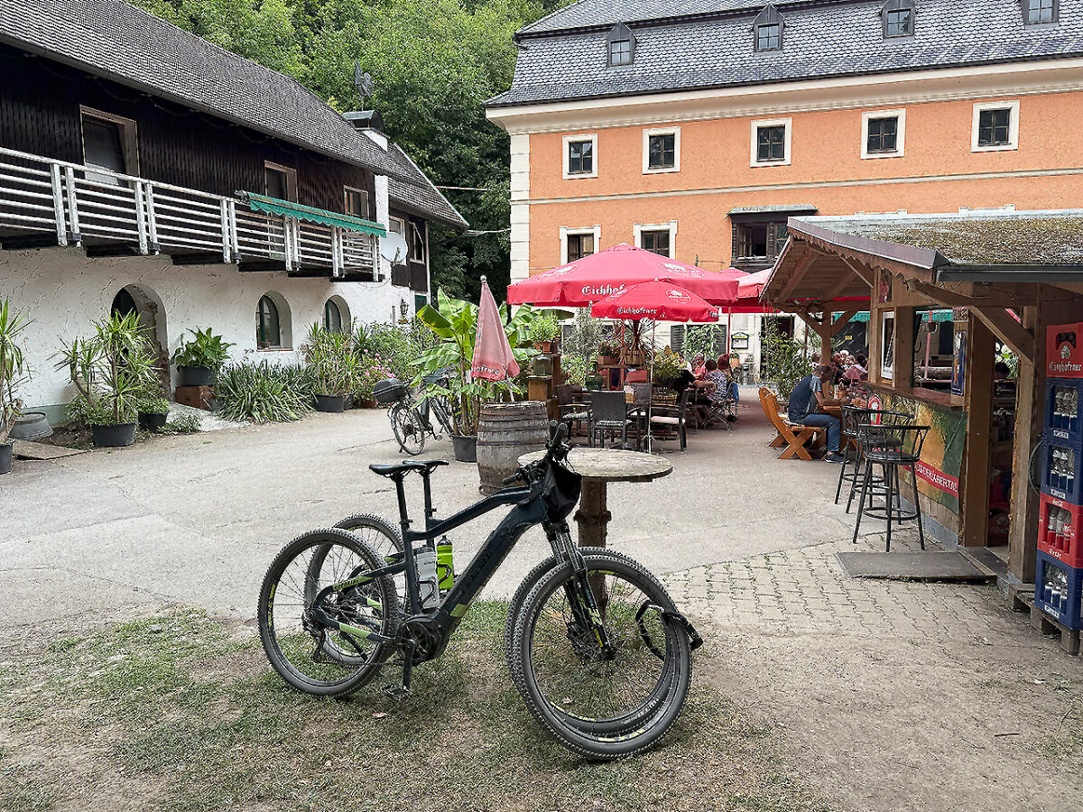 Genussradeln von der Donau an die Laber (5): Von Pater Emmerams Schlossgeist zu Schmitzens Hochsitz