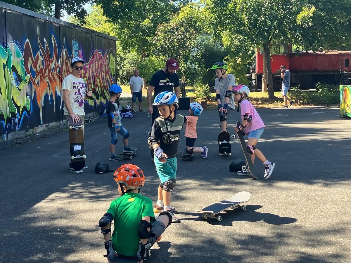 Begeisterte Kinder beim Skate-Workshop des SPD-Ortsvereins Erbendorf-Wildenreuth