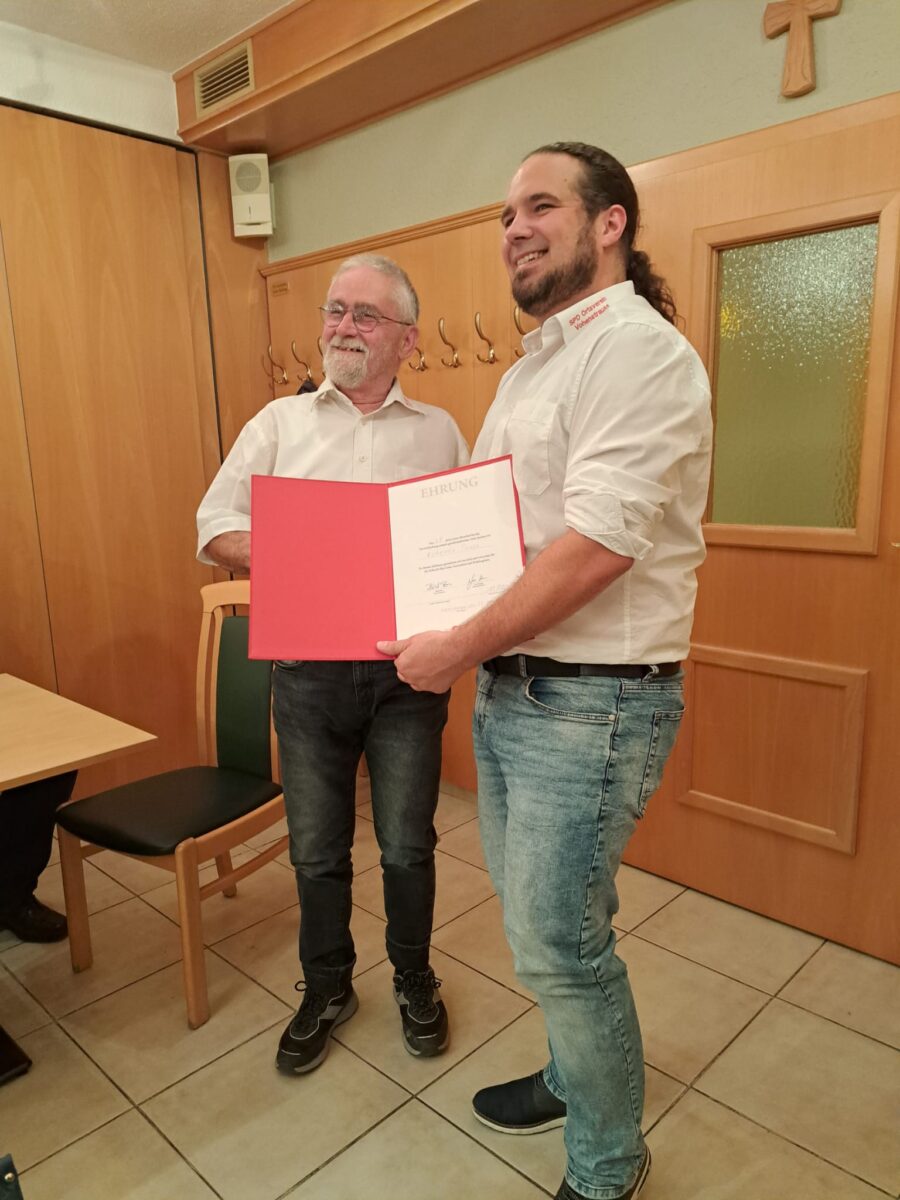 2025-08-22-ehrung-roberto-troll-04e60c41244f72e85c65e0a7bec6825c.jpeg