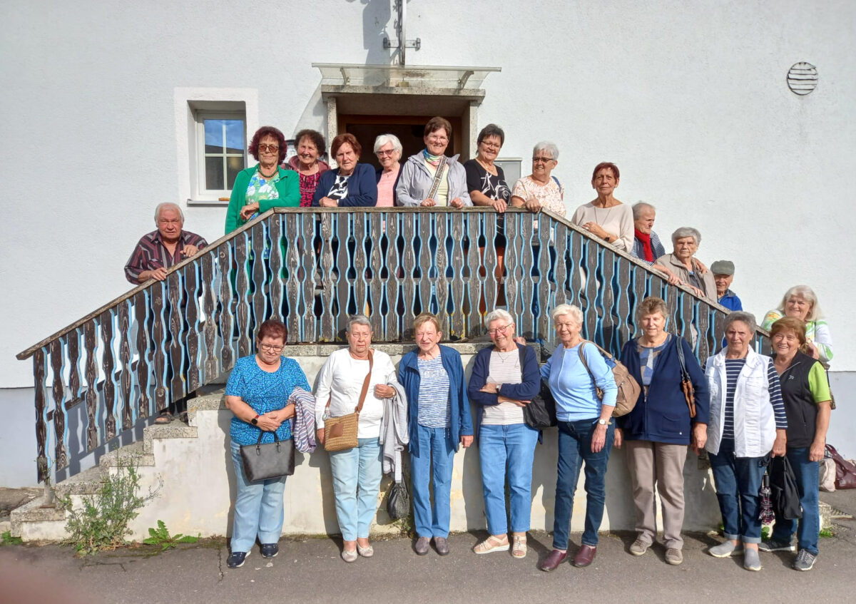 Senioren von Maxhütte-Haidhof genießen Wanderung zur Georgimühle