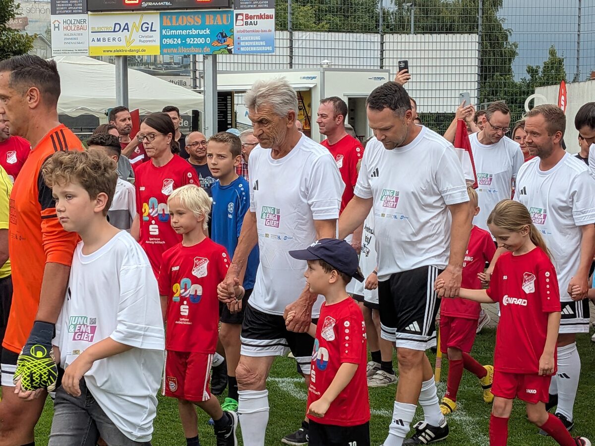 Sparkasse und SV Inter Bergsteig feiern ihre Jubiläen mit Fußball-Legende Klaus Augenthaler