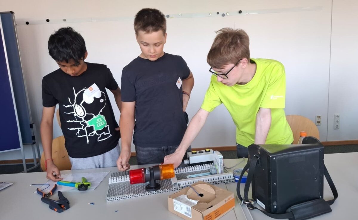 Junge Entdecker im Technik-Checker Camp