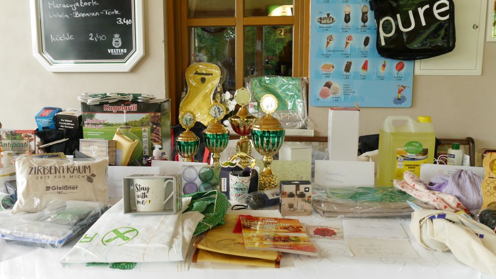 VdK-Minigolfturnier lockt trotz Wetters Massen