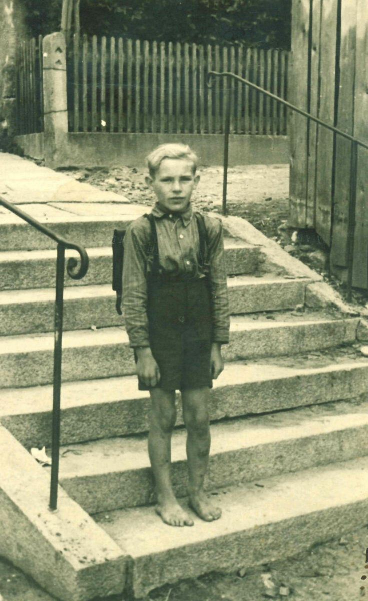 150 Kinder, 1 Lehrer und barfuß zum Unterricht:  Bewegte Geschichte der Schule Kastl