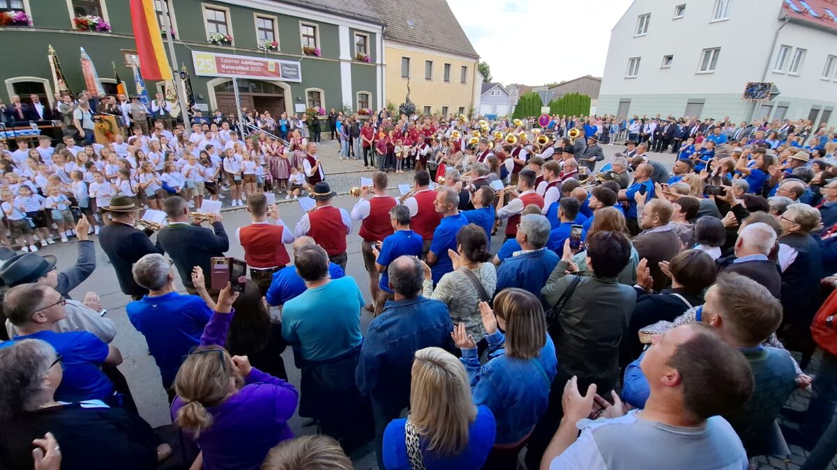 Heimatfest gestartet:  Eslarn begrüßt mit Pauken und Trompeten seine Gäste