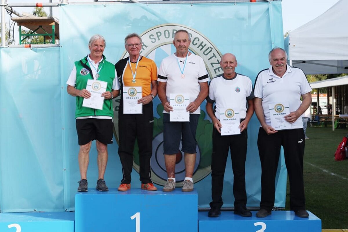 Hubert Schulze holt weiteren Bogenschützentitel