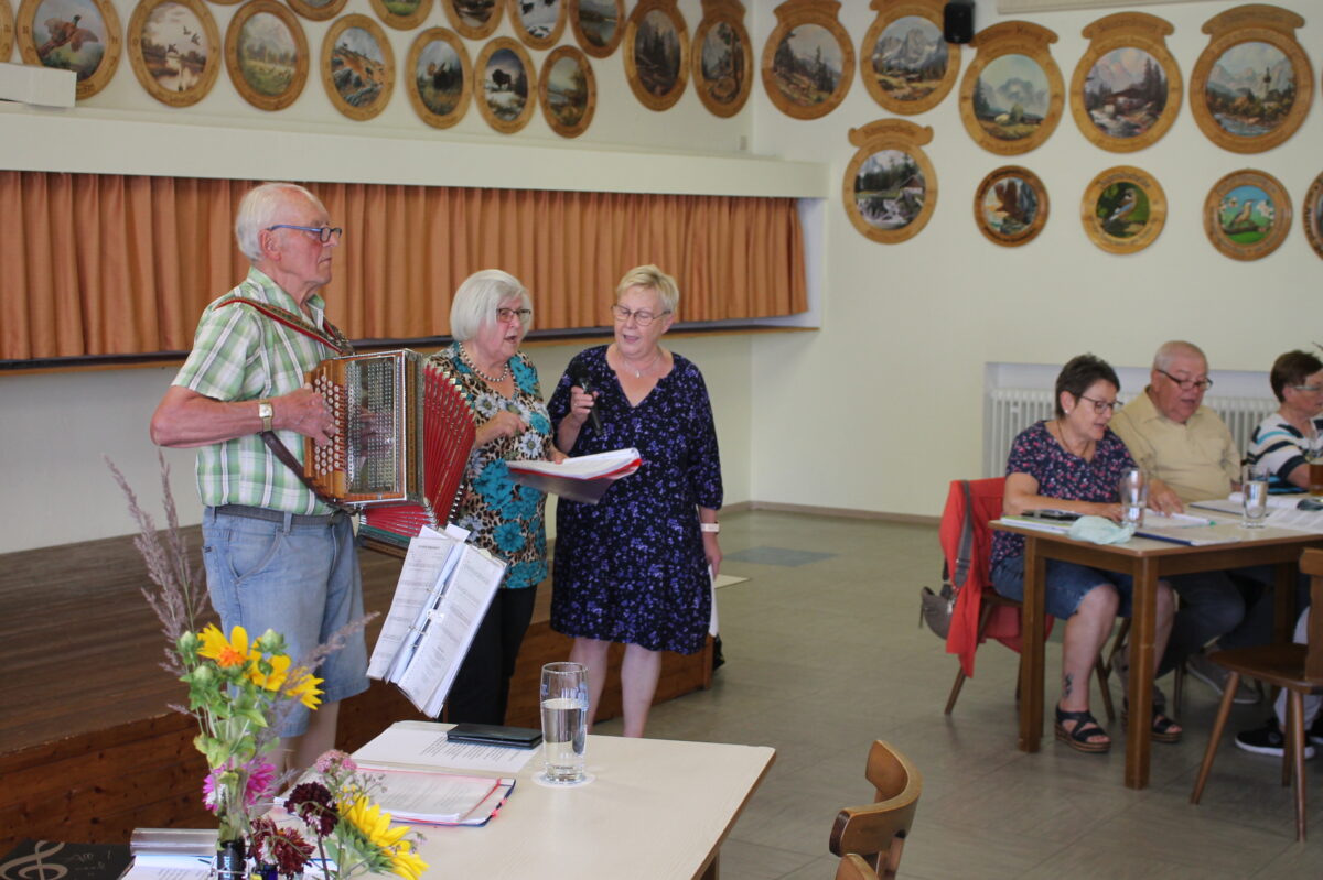 Burkhardsreuther Sommerfest begeistert mit Musik und Humor