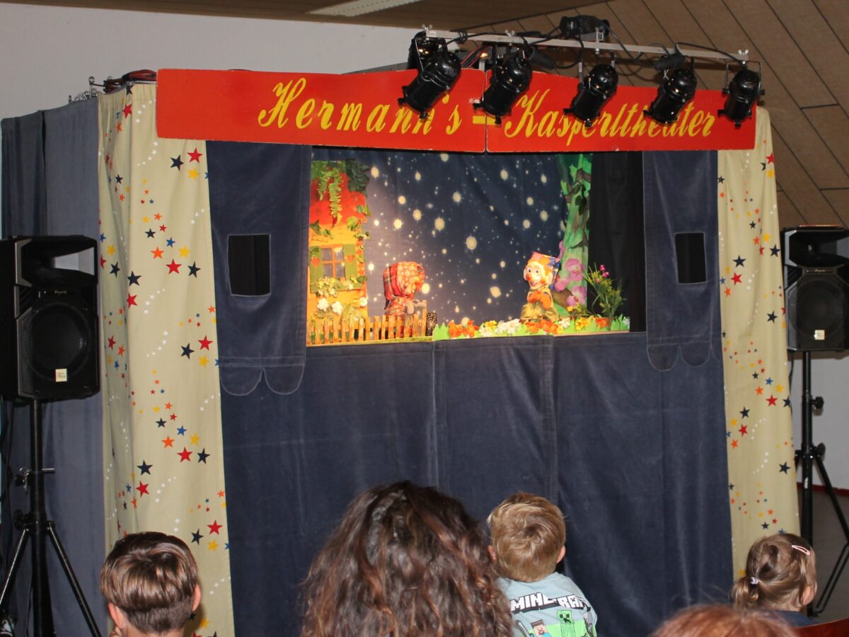 Papaceks Puppen beeindrucken bei Benefiztournee