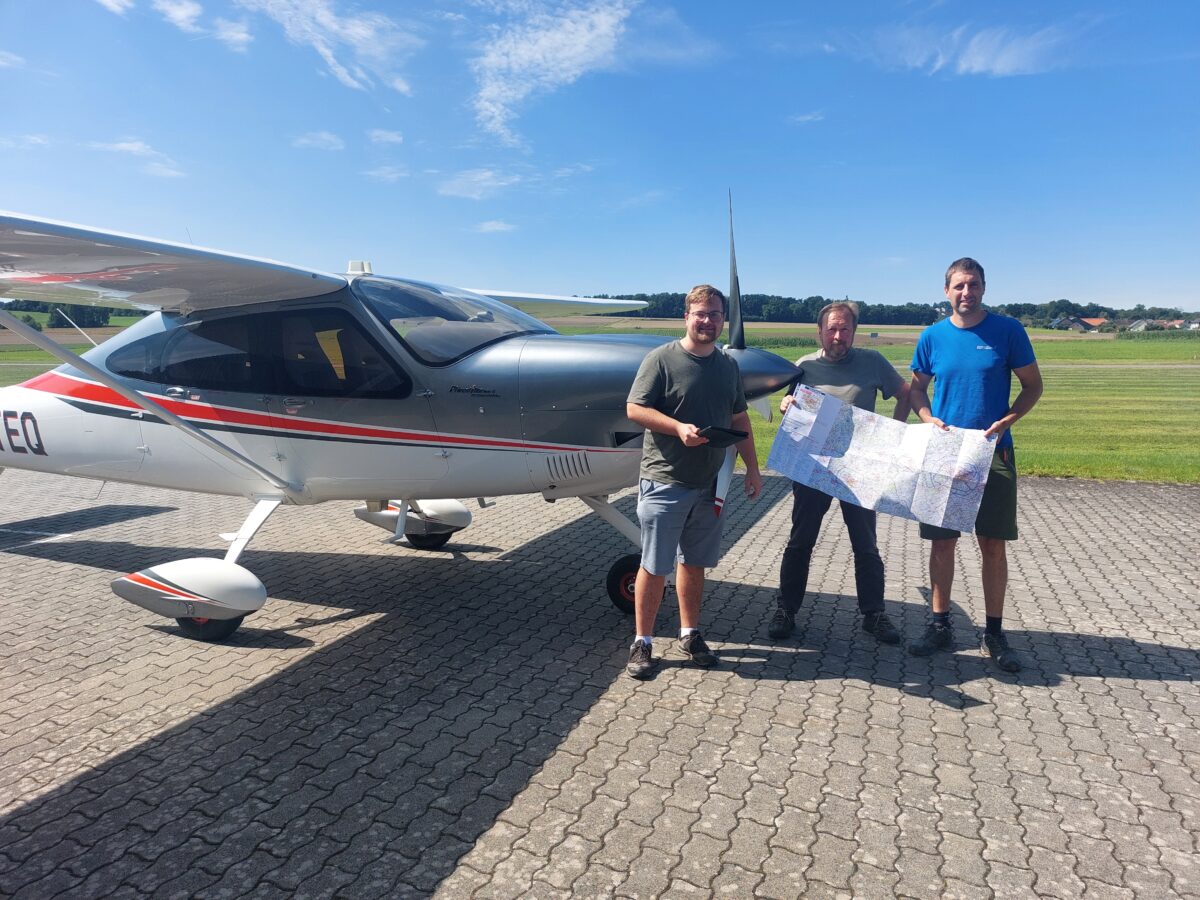 Im Flugzeug auf Käferjagd