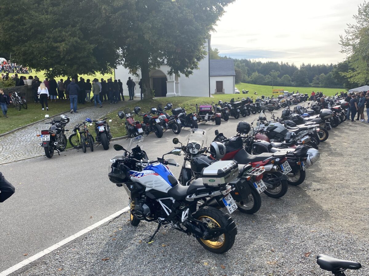 Motorradgottesdienst an der "St. Jodok-Kirche" in Tännesberg