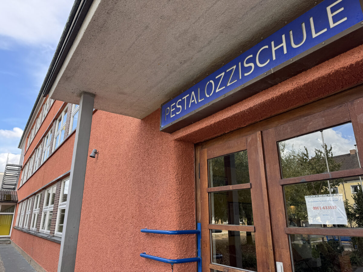 Bauausschuss besichtigt Neubau der Pestalozzi-Schule in Weiden