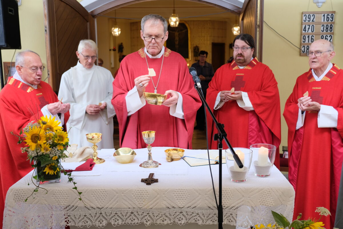Apfelbach feiert 30 Jahre Kapellenweihe und Patrozinium
