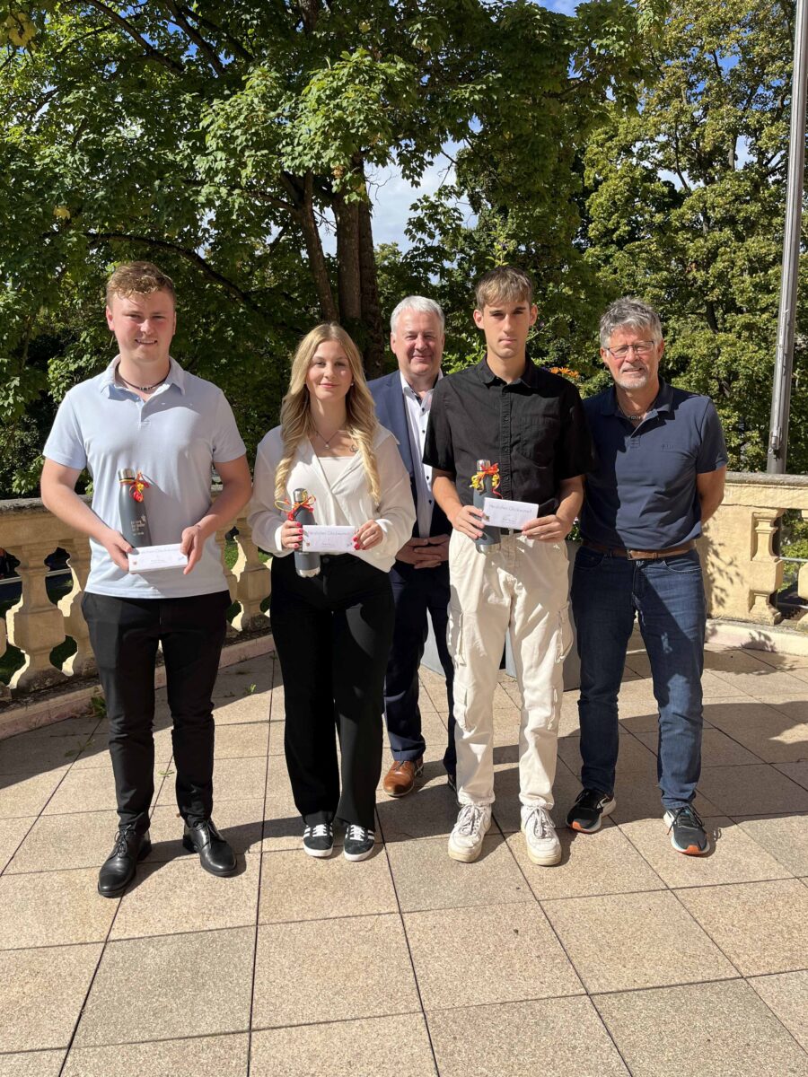 Ausbildungserfolg: Drei Fachkräfte starten beim Landratsamt Amberg-Sulzbach