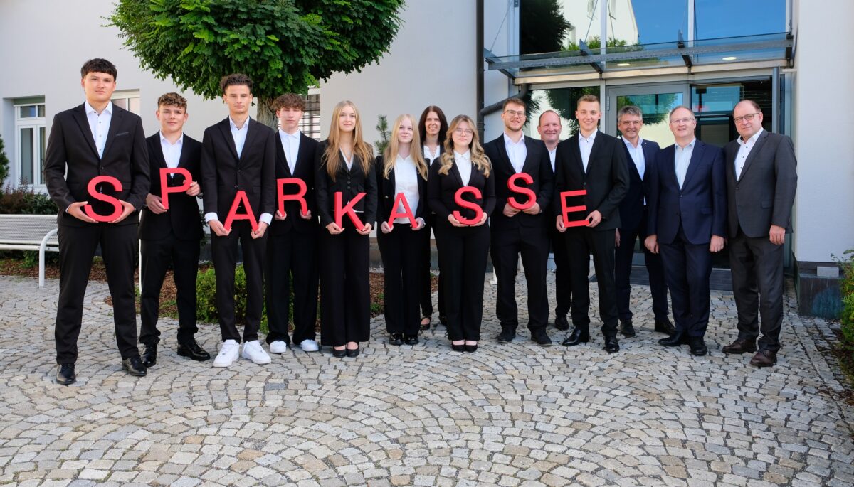 Ausbildungsstart bei Vereinigten Sparkassen - erster Arbeitstag für neun Nachwuchstalente