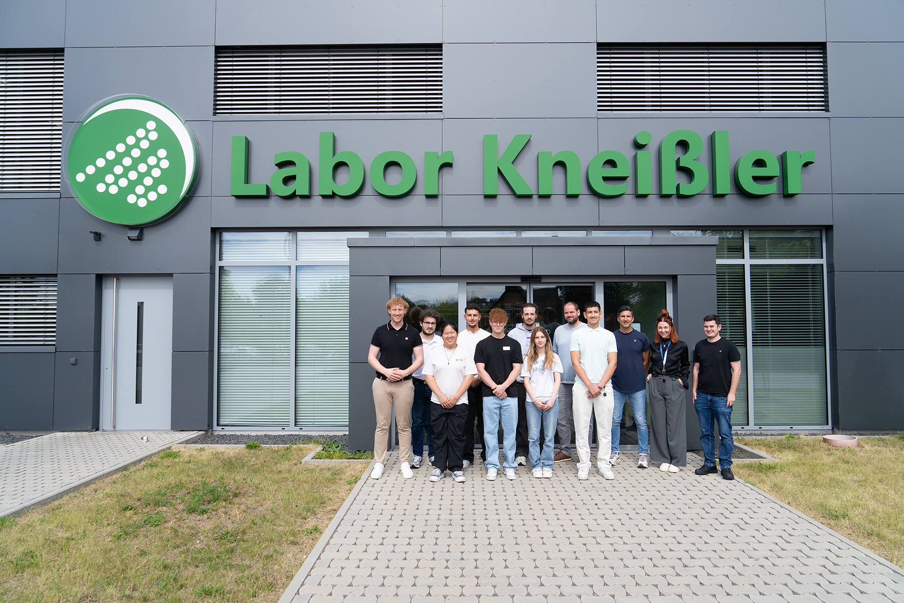 Labor Kneißler startet mit sieben Nachwuchskräften ins Ausbildungsjahr