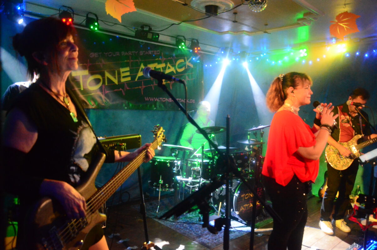 "Tone Attack" bringt "Live Stage" zum Beben