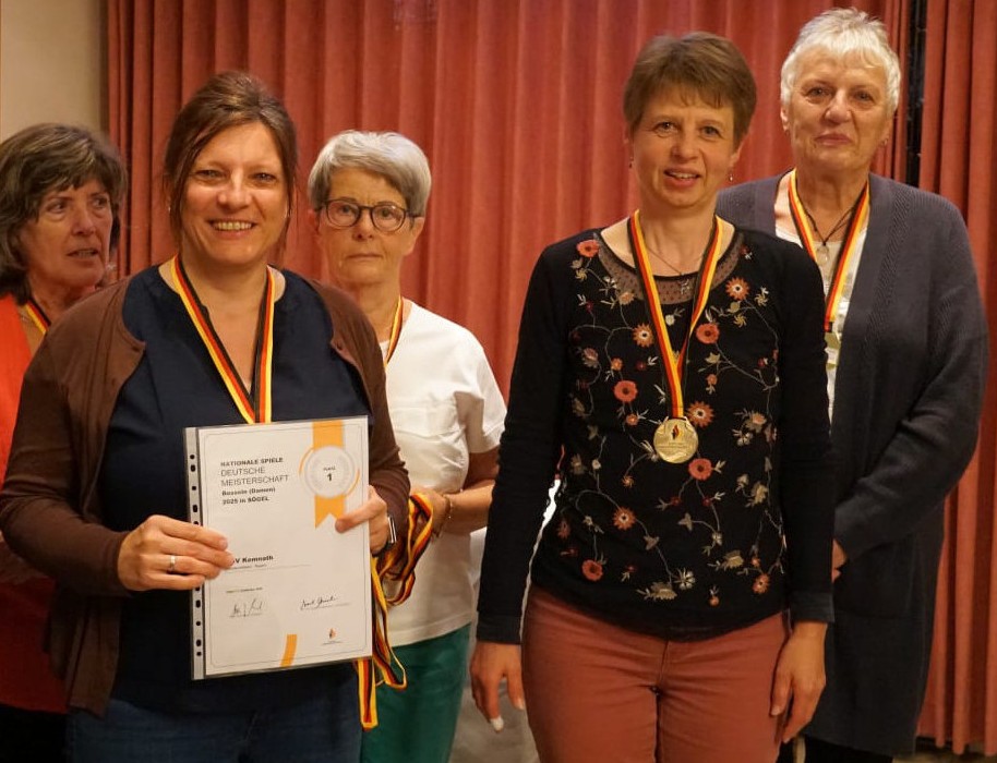 Damen des Vital-Sportvereins Kemnath sind deutsche Meisterinnen im Bosseln