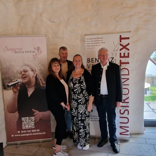 Erbendorf erlebt Gesang und Texte beim MUT-Benefiz im Bürgerhaus