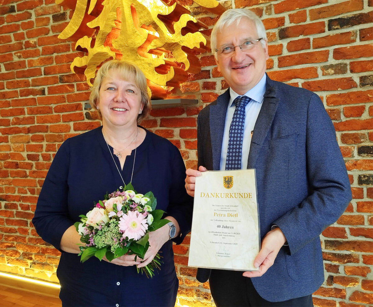 Erbendorf ehrt Petra Dietl für 40 Jahre Dienst