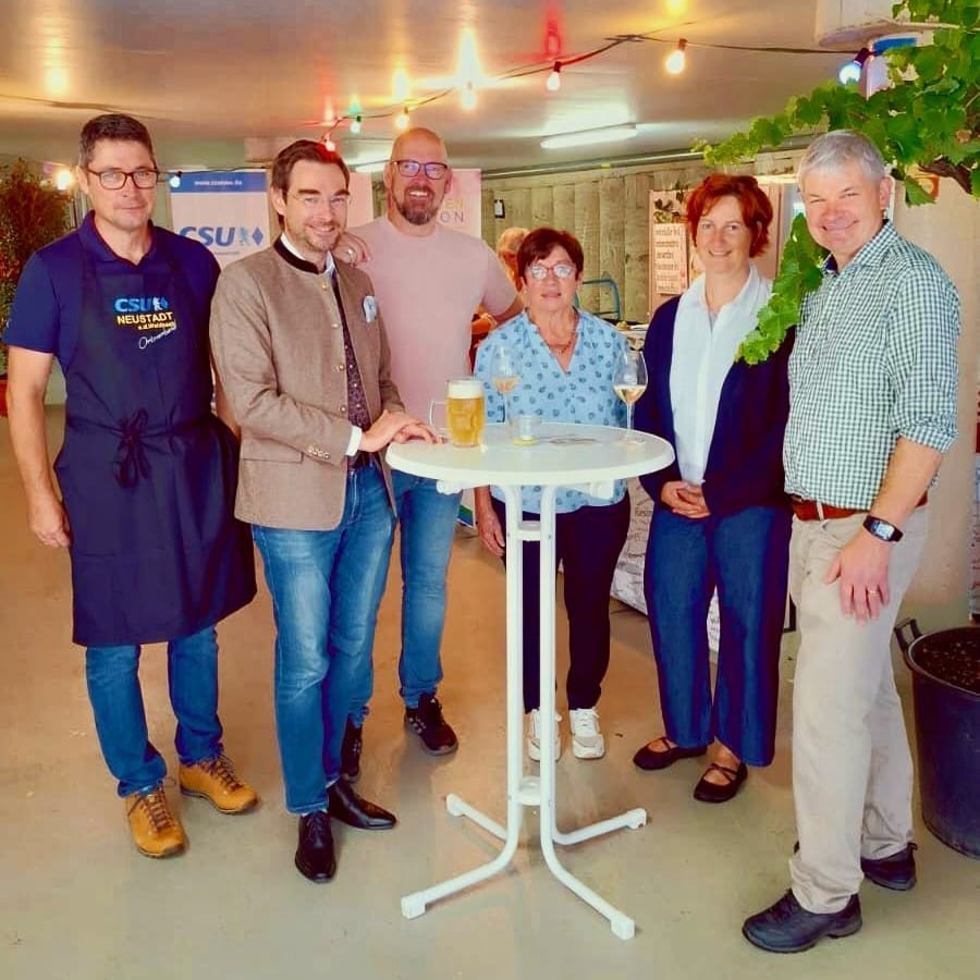 Erfolgreiches CSU-Weinfest trotzt Regen in Neustadt/WN