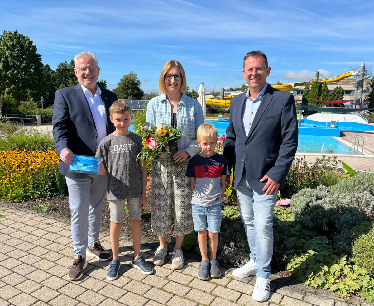 Erlebnisbad Schwandorf feiert 100.000. Besucher der Saison