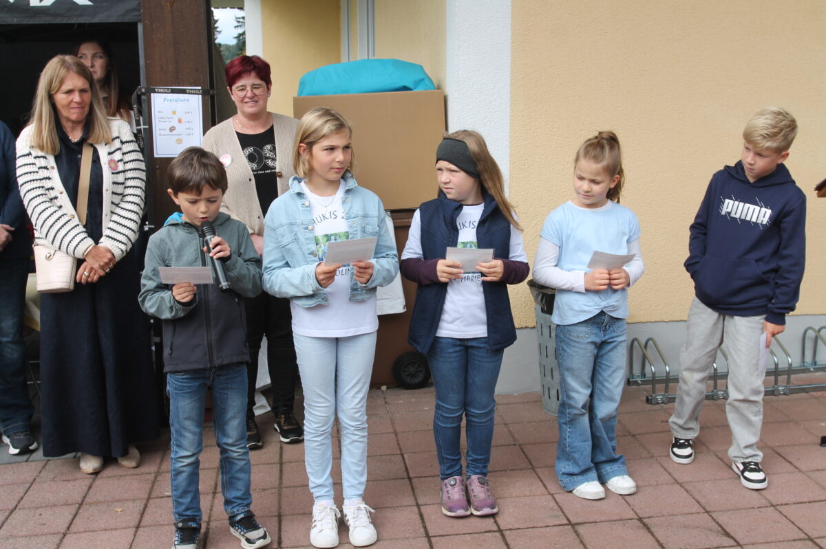 Feier für neuen Hort und 50 Jahre Kindergarten in Neukirchen