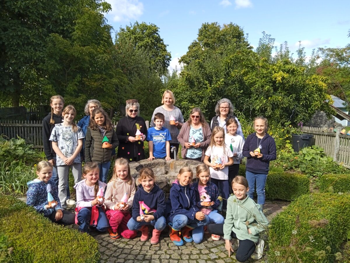 Bastelnachmittag der Frauen-Union Floß begeistert über 40 Kinder