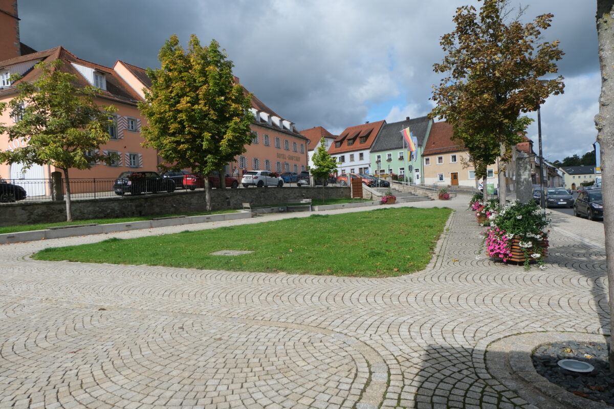 Floß feiert verkaufsoffenen Sonntag mit Herbstfest und Gewinnspiel