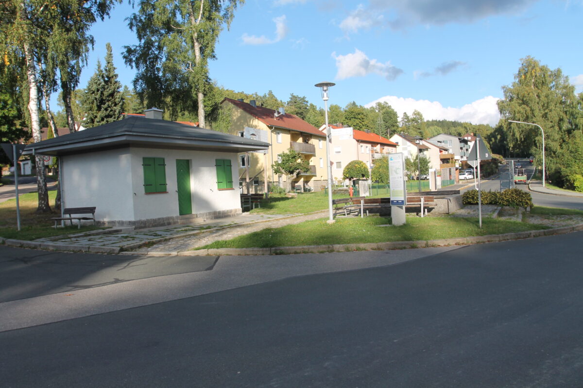 Aus SS-Wachhaus wird Treffpunkt: Flossenbürg wertet Kiosk-Umfeld weiter auf