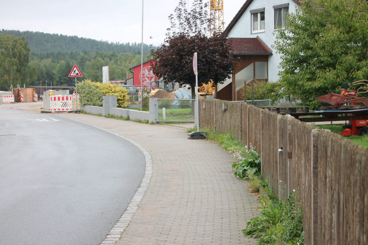 "Facelift" für Schwarzenbach: Kein Betonpflaster mehr als Gehweg