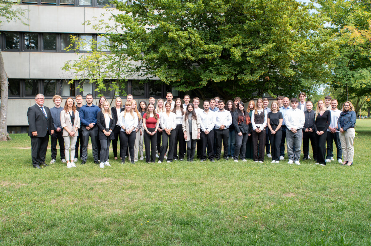 Hauptzollamt Regensburg begrüßt neue Auszubildende